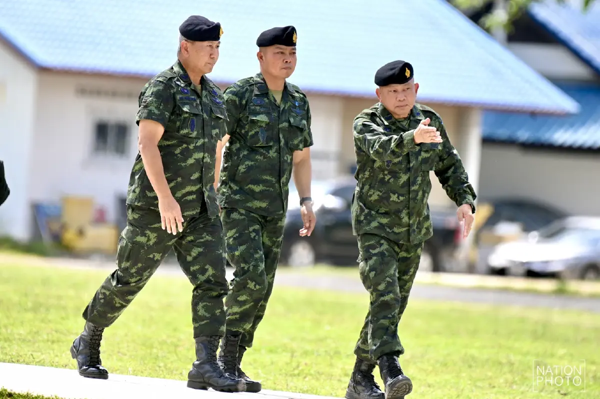 ผบ.ทบ. บินด่วนลงสุรินทร์ เกาะติดสถานการณ์ชายแดนไทย-กัมพูชา