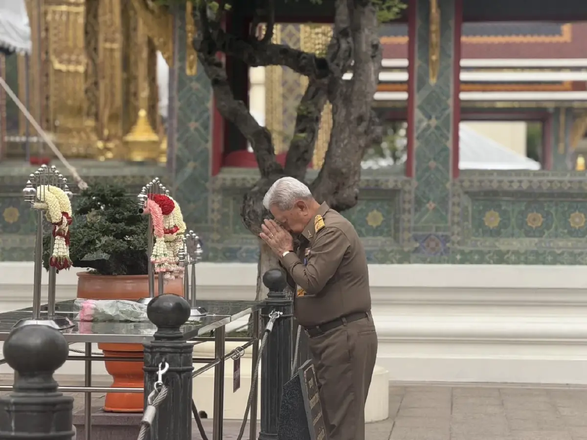 'สุรยุทธ์-ประยุทธ์-นายกฯ' เข้าเฝ้า 'สมเด็จพระสังฆราช'