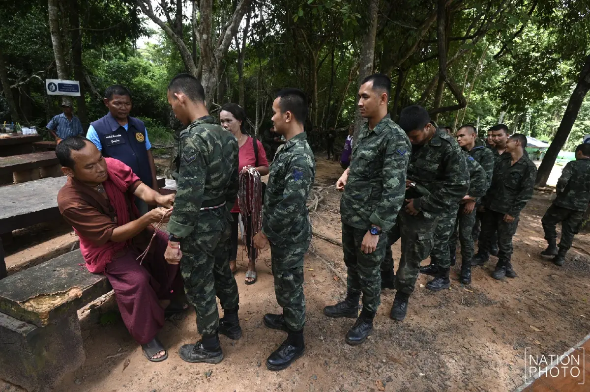 ส่งตรงถึงแนวหน้า มอบตะกรุด-วัตถุมงคล ทหารชายแดน ป้องกันภยันตราย