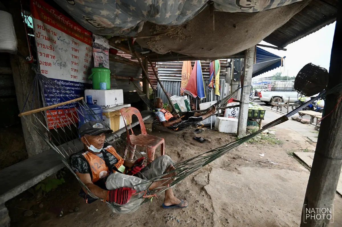 เผยภาพ 'ตลาดช่องจอม' เงียบเหงา หลังปรับเวลาเปิดด่าน 3 วัน/สัปดาห์