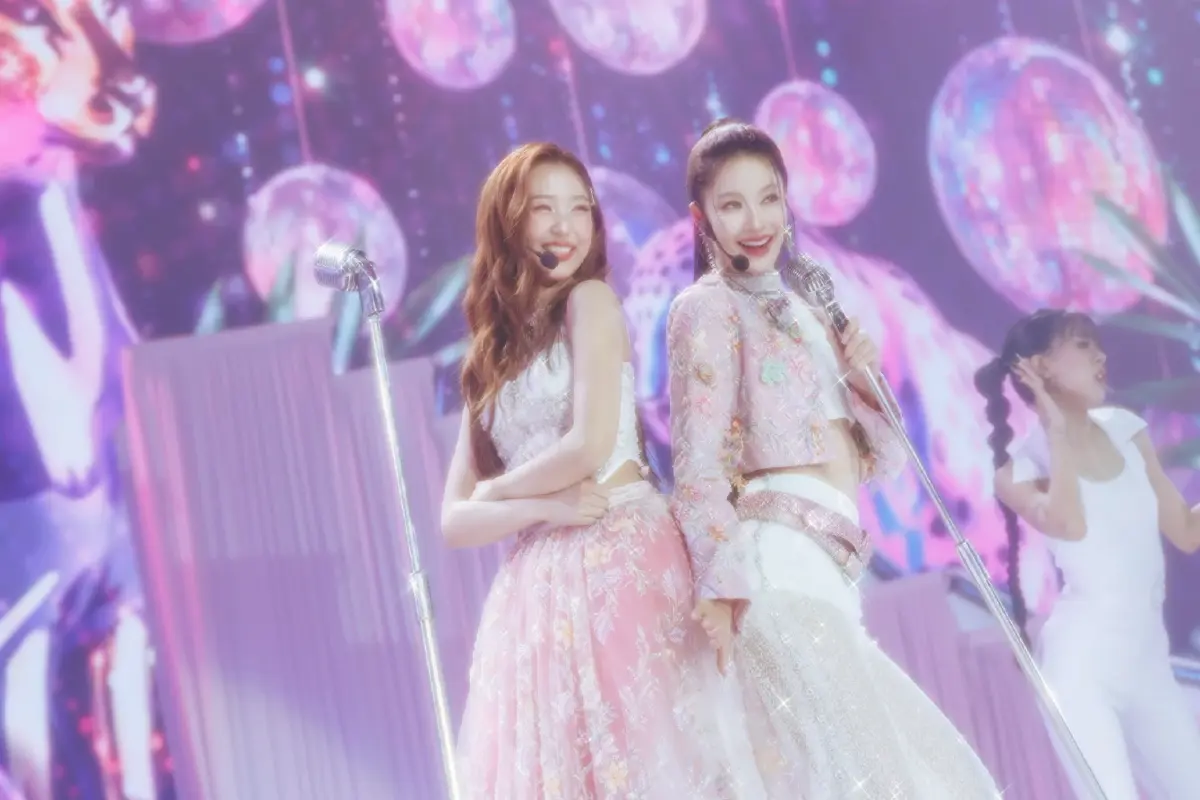 'BLUSH BLOSSOM FAN FEST' 10 สาว 'GMMTV' เสิร์ฟโชว์ 2 วัน ติดเทรนด์โลกอันดับ 1