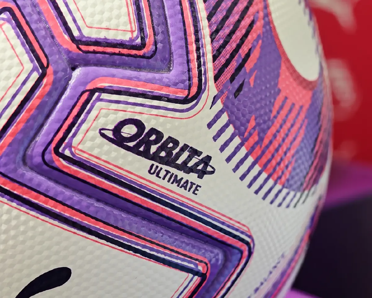 ชำแหละ 'PUMA Orbita Ultimate PL' ทำไมได้เป็นลูกฟุตบอลพรีเมียร์ลีก