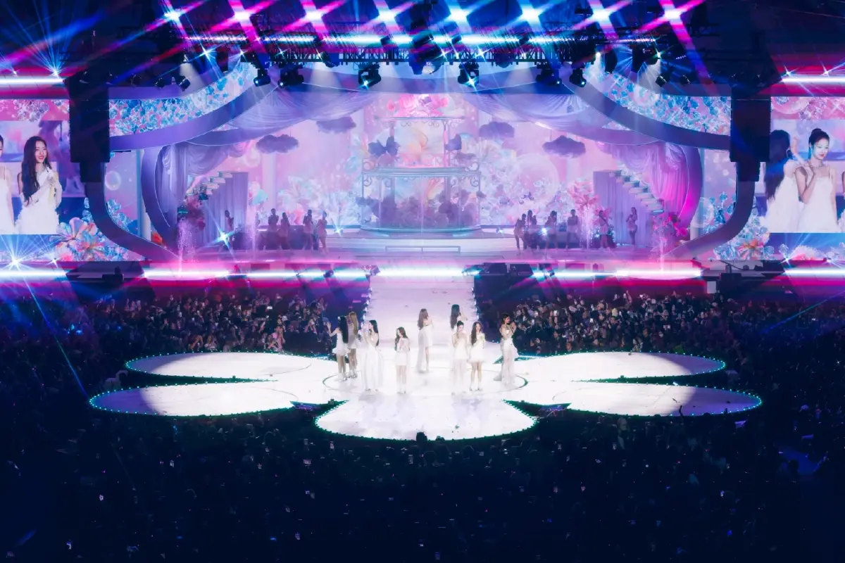 'BLUSH BLOSSOM FAN FEST' 10 สาว 'GMMTV' เสิร์ฟโชว์ 2 วัน ติดเทรนด์โลกอันดับ 1