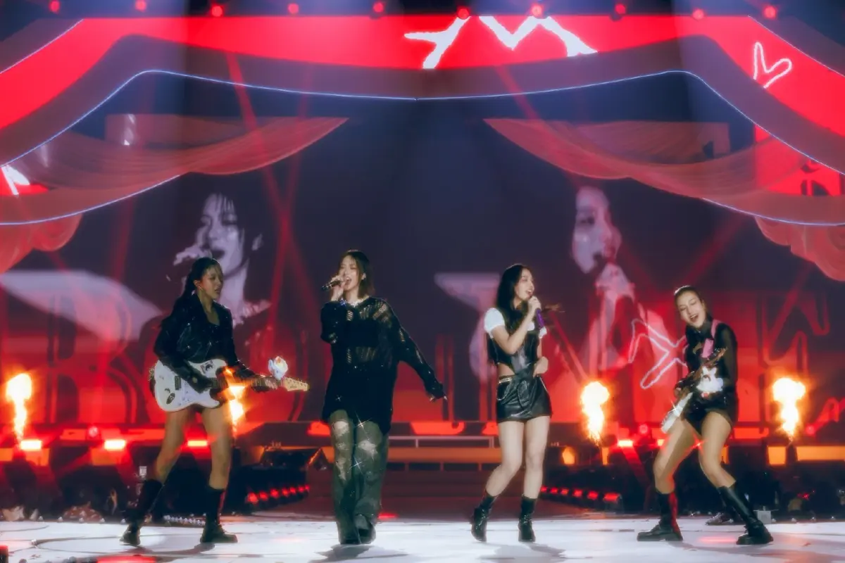 'BLUSH BLOSSOM FAN FEST' 10 สาว 'GMMTV' เสิร์ฟโชว์ 2 วัน ติดเทรนด์โลกอันดับ 1