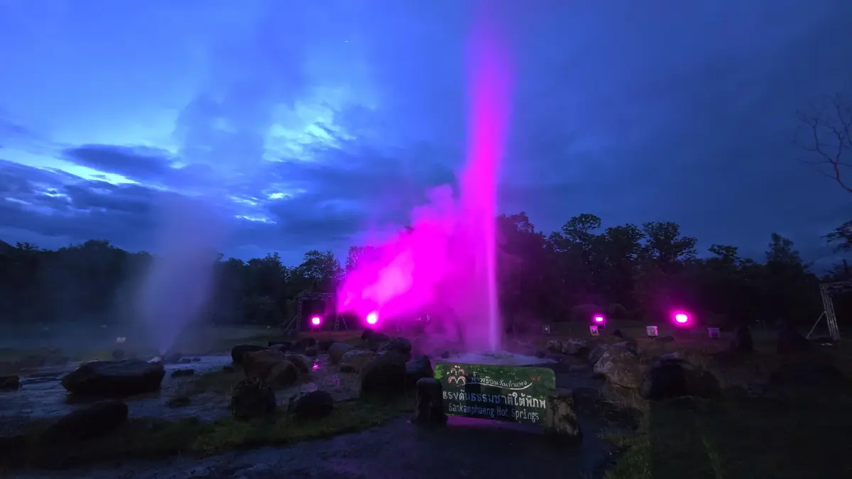 ชมฟรี! 'วิจิตร@เชียงใหม่' สีสันแห่งแสง น้ำพุร้อนสันกำแพง วันนี้ถึง 8 มิ.ย. 68