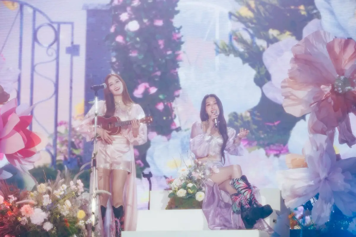 'BLUSH BLOSSOM FAN FEST' 10 สาว 'GMMTV' เสิร์ฟโชว์ 2 วัน ติดเทรนด์โลกอันดับ 1