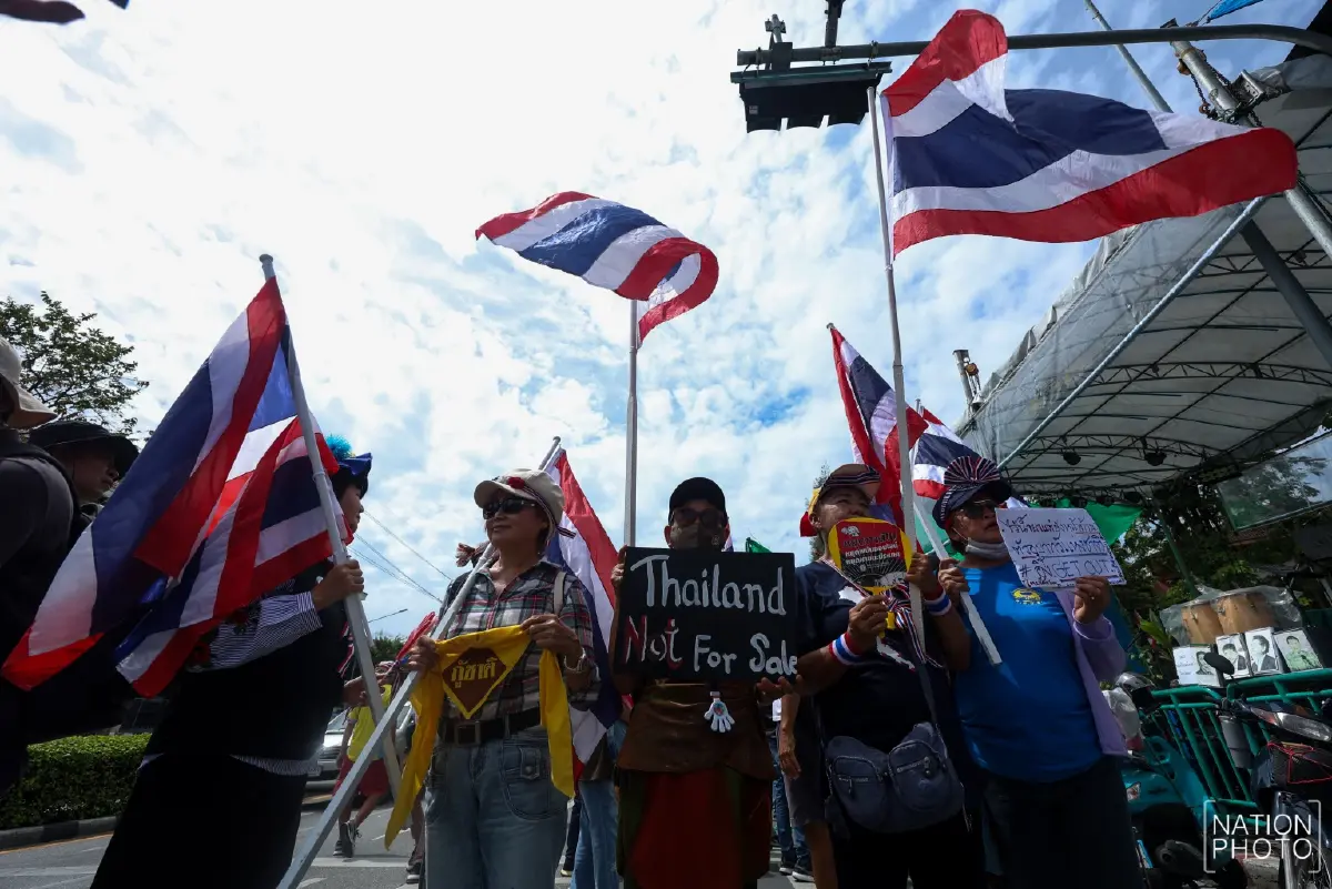 กลุ่มคปท. กองทัพธรรม ม็อบไล่นายกฯ รวมพลหน้าทำเนียบรัฐบาล