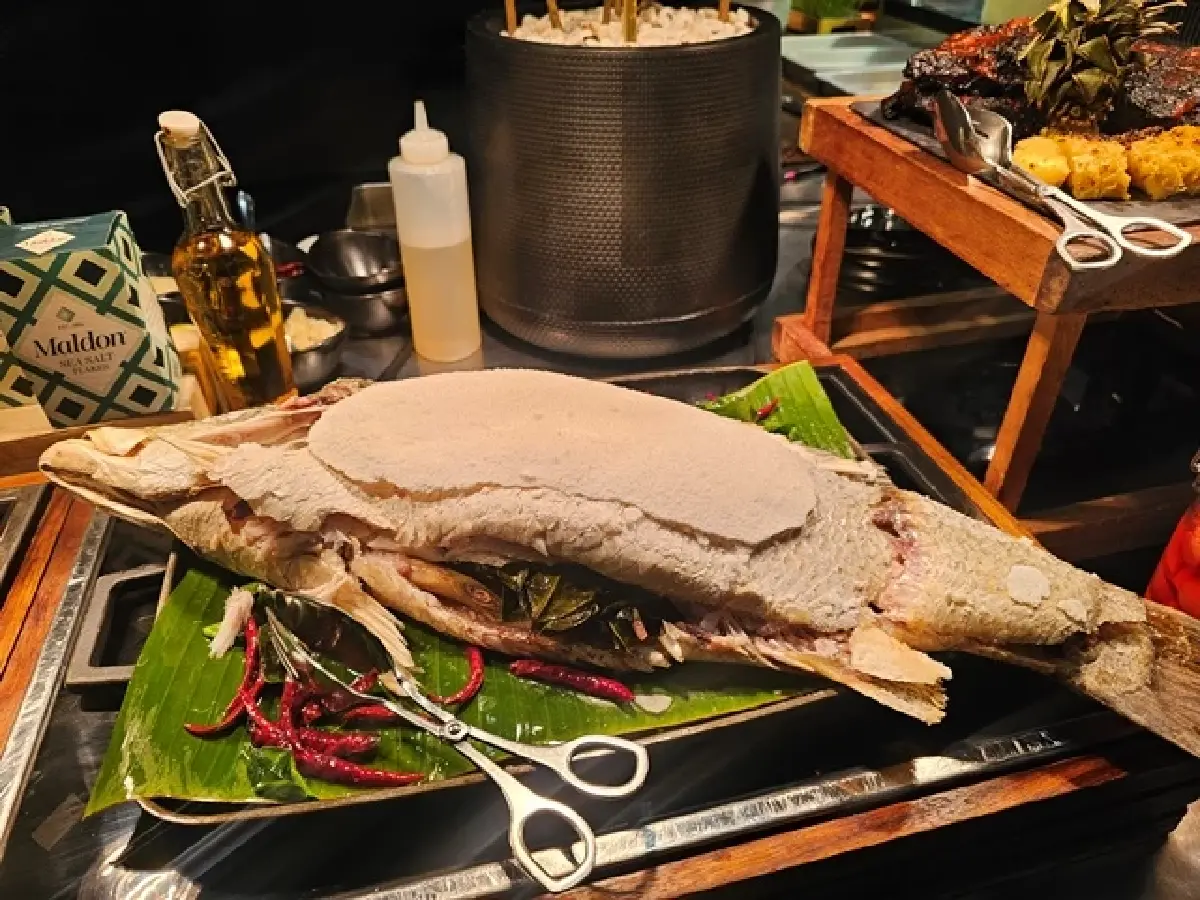 ‘บุฟเฟ่ต์คืนวันเสาร์’  Saturday Dinner Buffet ที่ W Bangkok Hotel