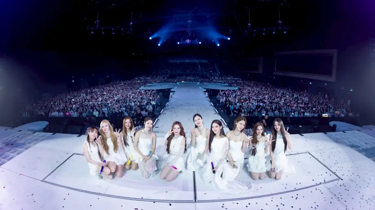 'BLUSH BLOSSOM FAN FEST' 10 สาว 'GMMTV' เสิร์ฟโชว์ 2 วัน ติดเทรนด์โลกอันดับ 1