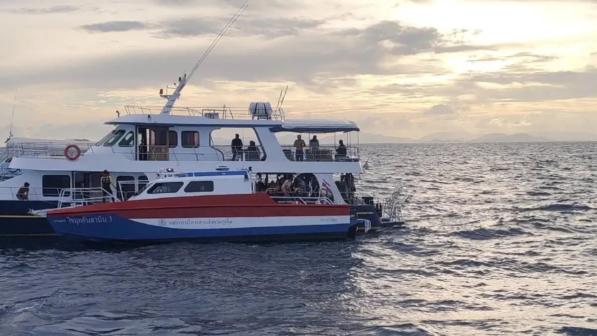 เรือทัวร์รั่ว กลางทะเลภูเก็ต เกาะยาว-เกาะเขียว จนท.เข้าช่วยนทท.