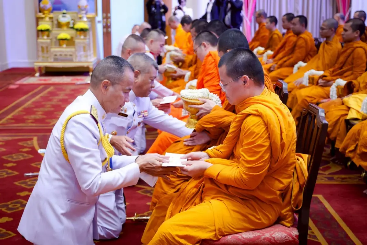 ปลัดกลาโหม ถวายทุนแด่พระภิกษุสามเณรเปรียญธรรม 9 ประโยค ปี4