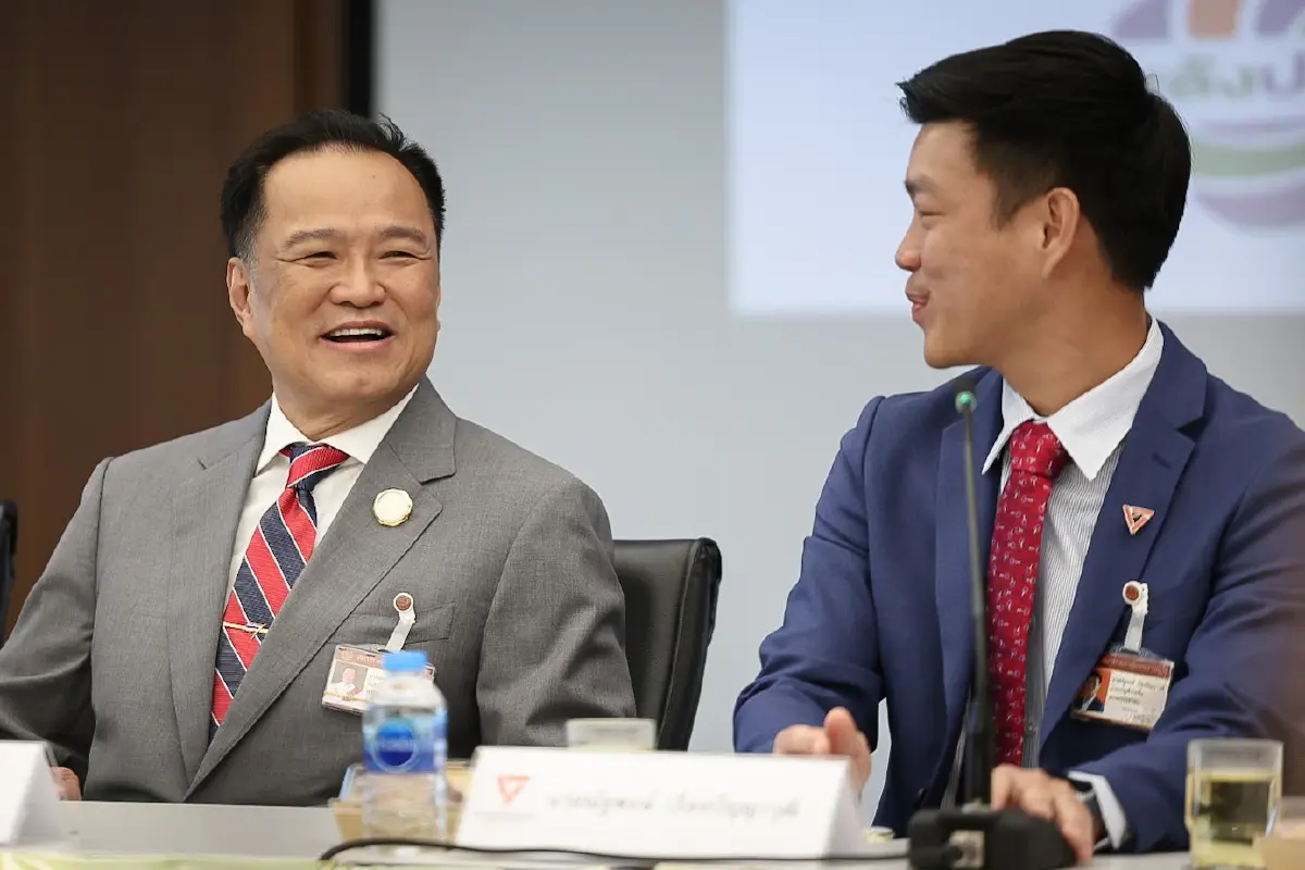 'ณัฐพงษ์' ปัด 'ดีลรวมขั้ว' เสนอนายกฯ ชั่วคราว หวังหาทางออกประเทศ