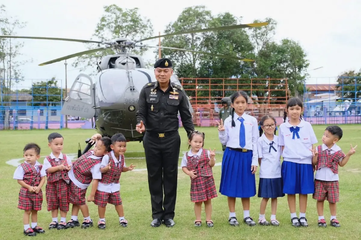 แห่รับ พลโทบุญสิน พาดกลาง แม่ทัพภาค 2 ศิษย์เก่าเยือนบ้านดุงวิทยา