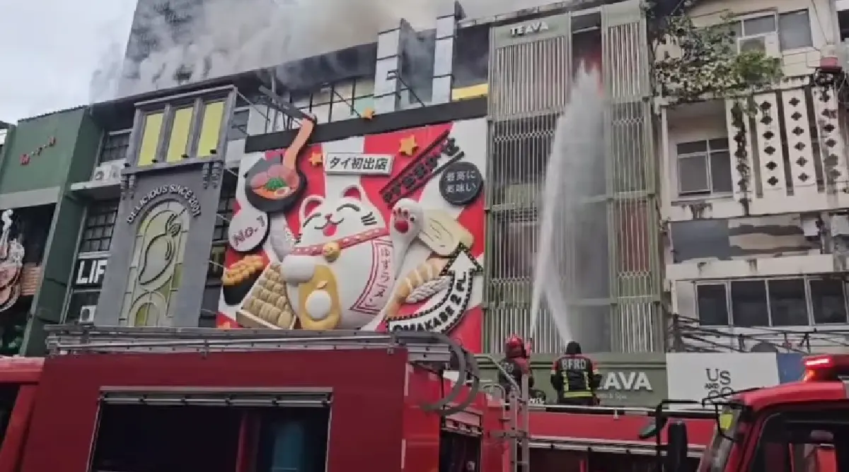 ด่วน ไฟไหม้ร้านสปา กลางกรุง สยามสแควร์ 3 ถนนพระราม 1 เร่งดับเพลิง