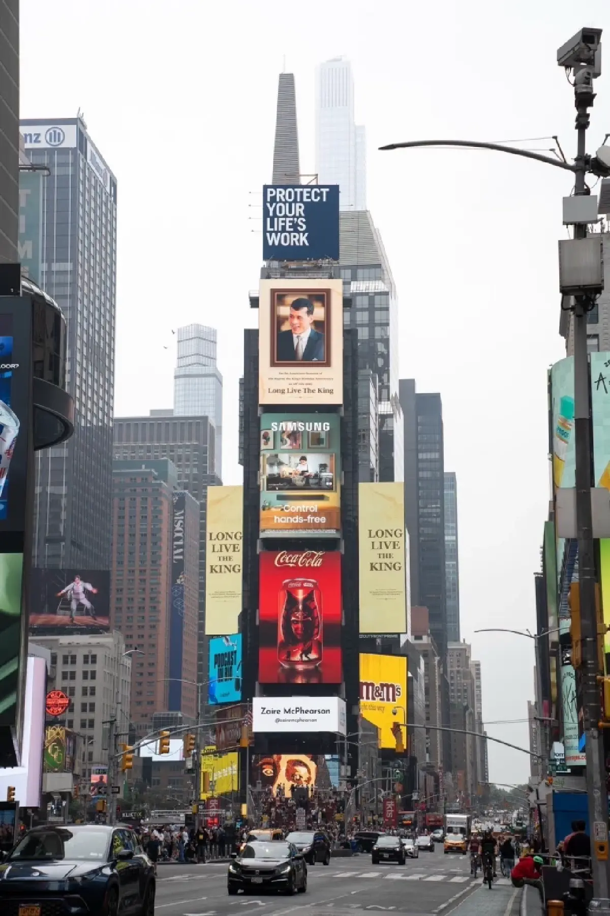 พระบารมีแผ่ไพศาล พระบรมฉายาลักษณ์ ในหลวง ร.10 ประดับบนไทม์สแควร์