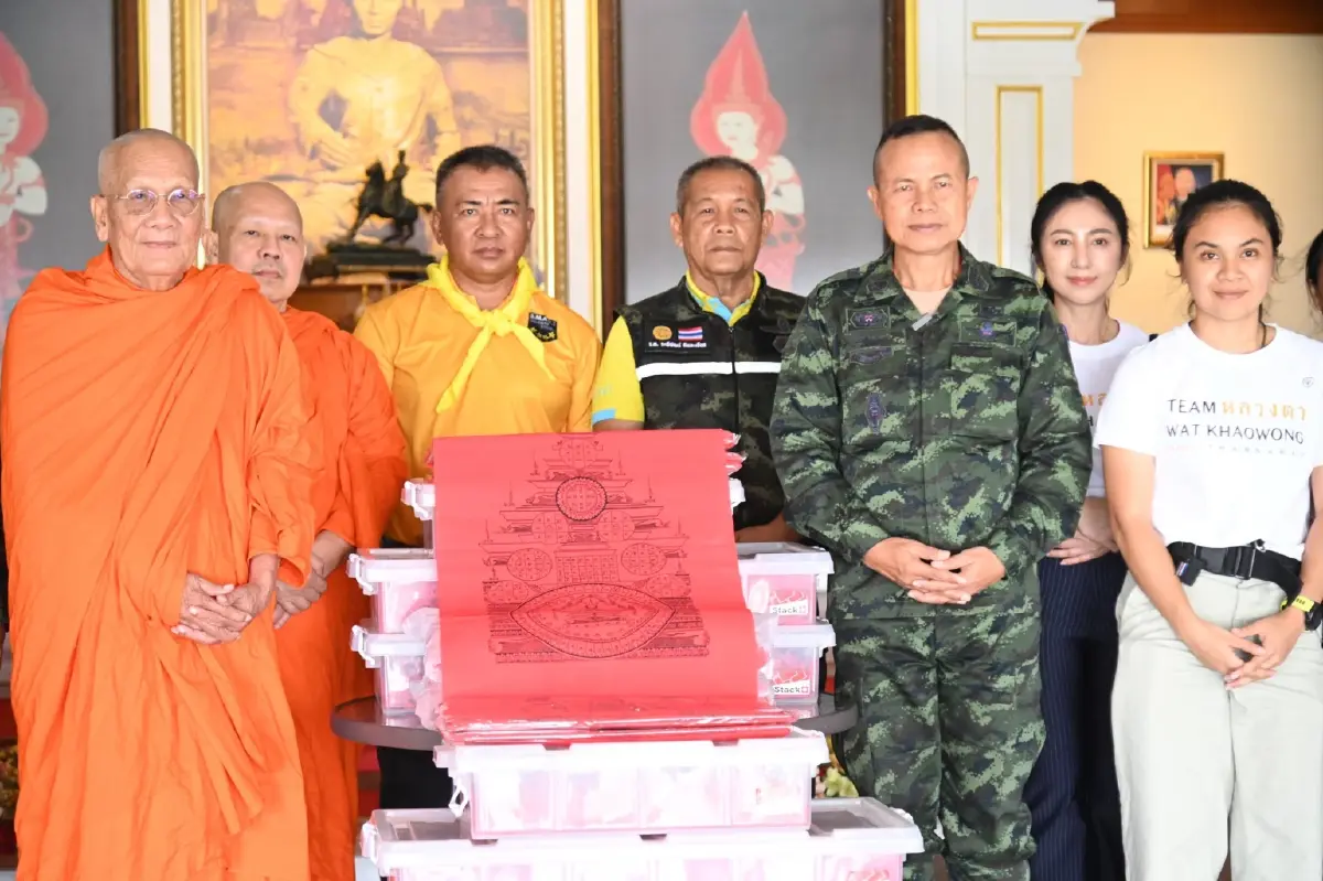 พระราชภาวนาพัชรญาณ มอบผ้ายันต์ให้ทหารชายแดนไทย-กัมพูชา