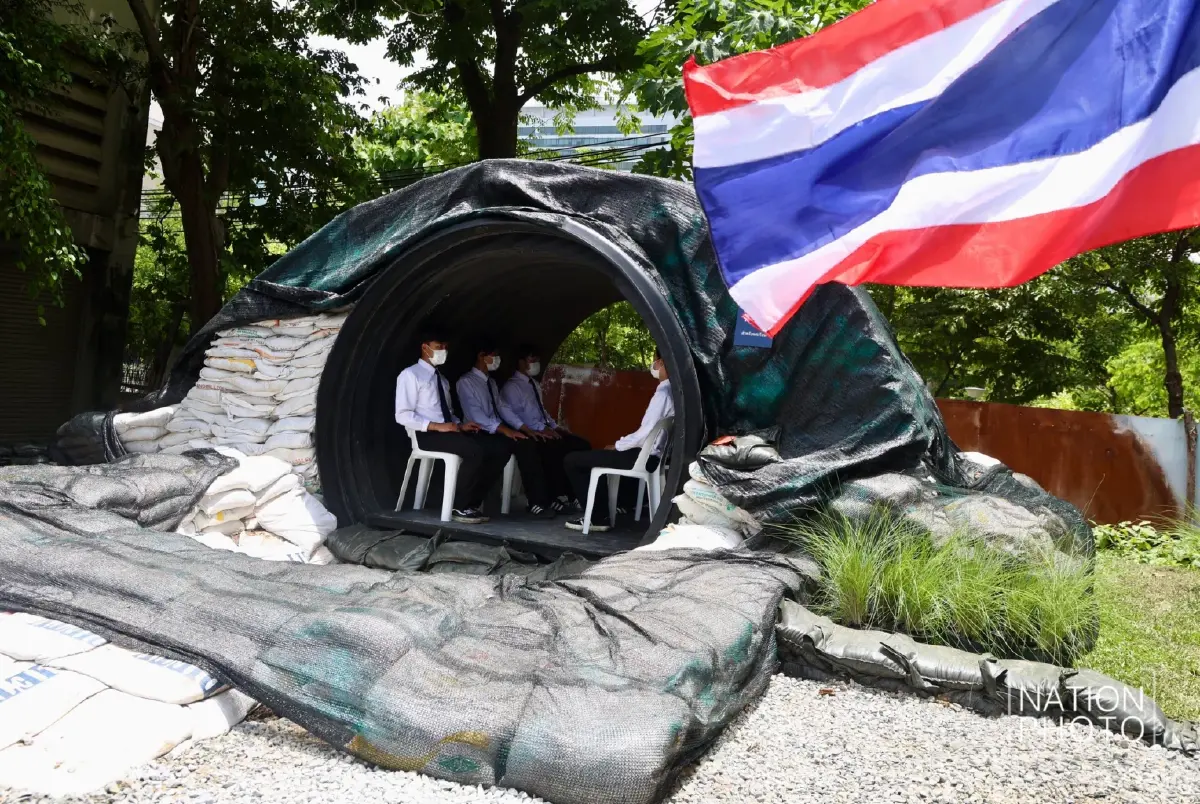 'แม่ทัพภาค 2' รับมอบบังเกอร์จาก 'อุเทนถวาย' เซฟทหารชายแดน