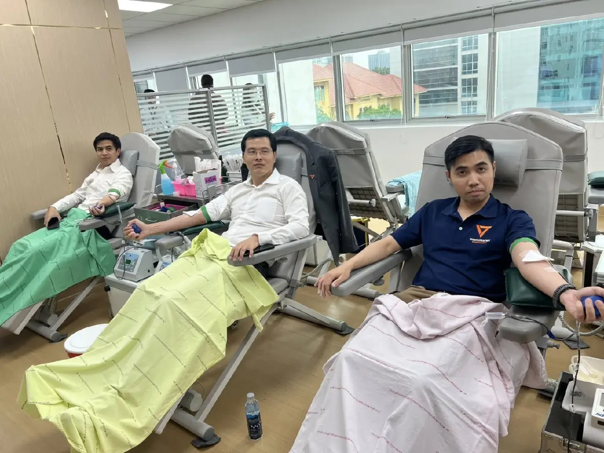 สส.ไอซ์ รักชนก คณะสส.พรรคประชาชน พร้อมใจบริจาคเลือด