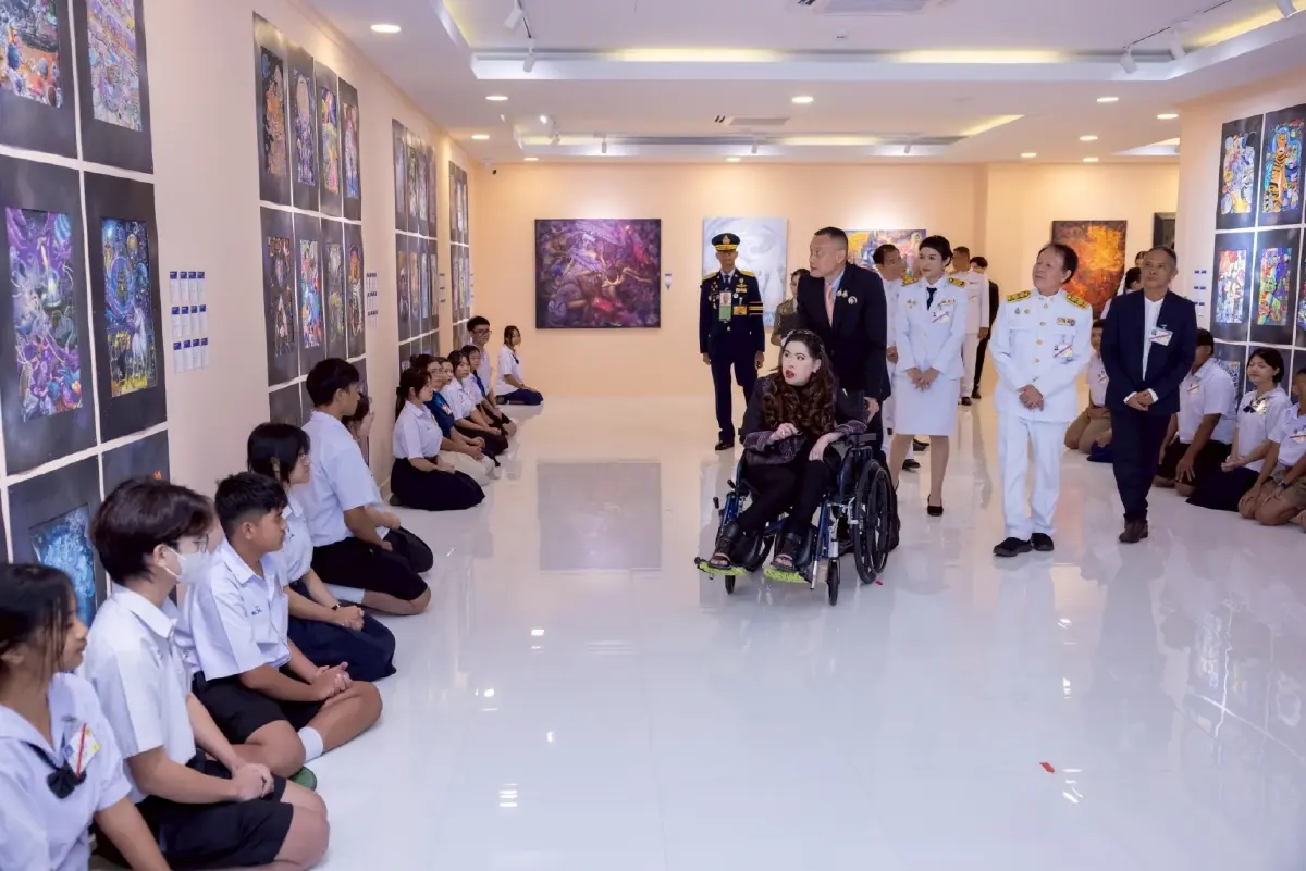 สมเด็จเจ้าฟ้าฯ ทรงเปิดนิทรรศการ 'อวกาศ' สุดปัง ที่หอศิลป์ทิพย์พิมาน