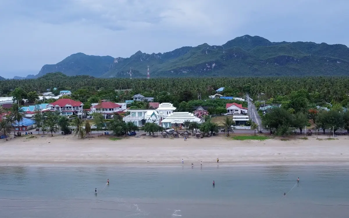 หาดสามร้อยยอด...วิถีธรรมดาที่ยังคงสุดยอด