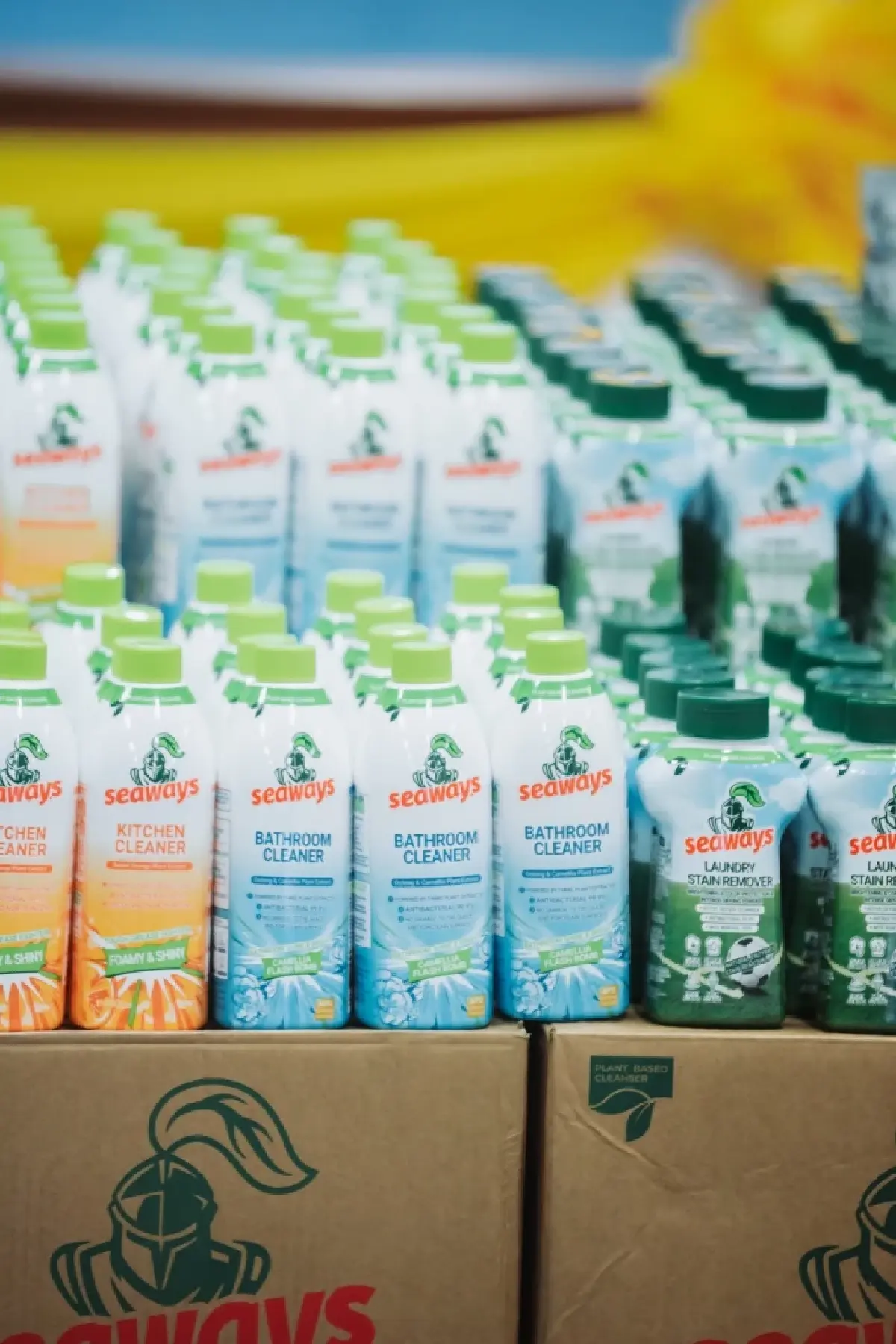 บุกทลายโกดัง! ยึดวัตถุอันตราย-เครื่องสำอางเถื่อน มูลค่า 20 ล้าน