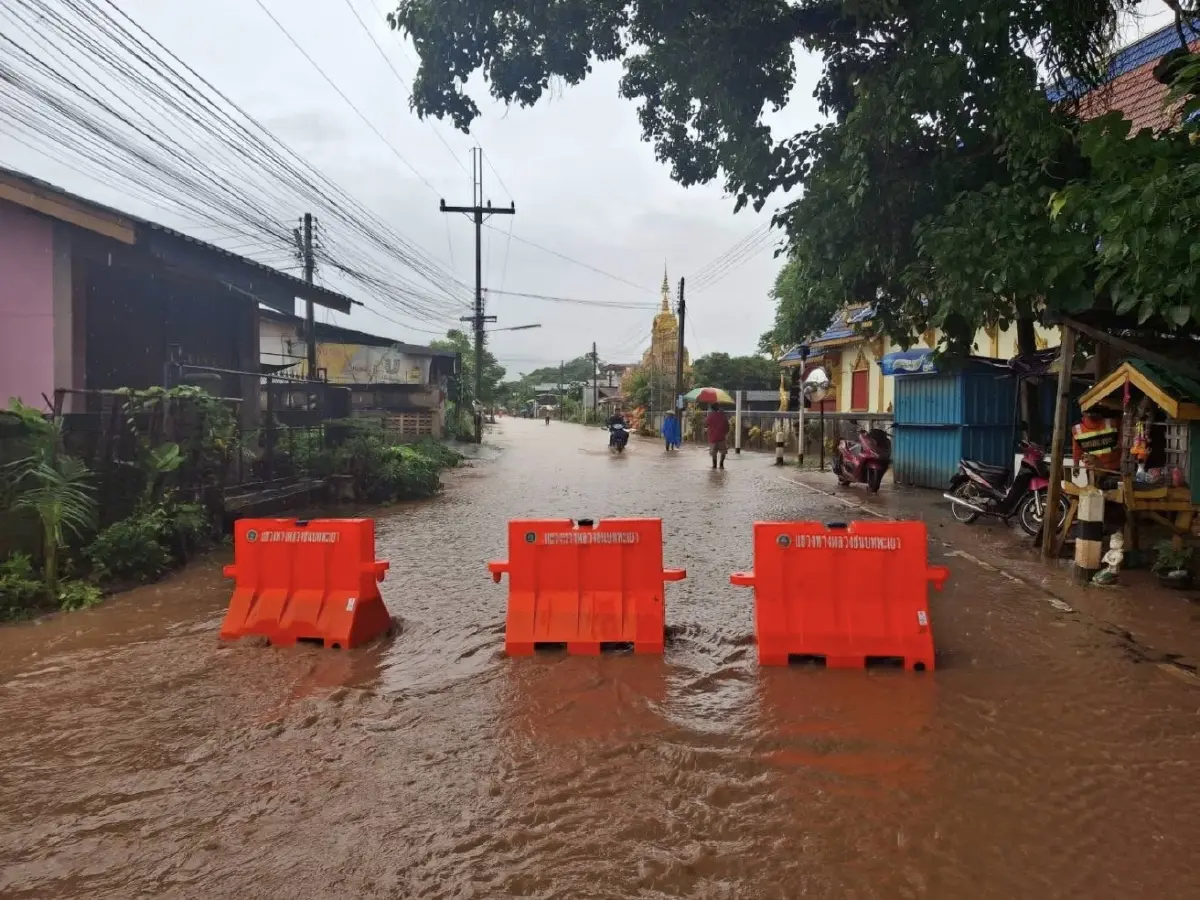 กรมทางหลวงชนบท แจ้งล่าสุด 'น้ำท่วมถนน' สัญจรผ่านไม่ได้ 11 สายทาง