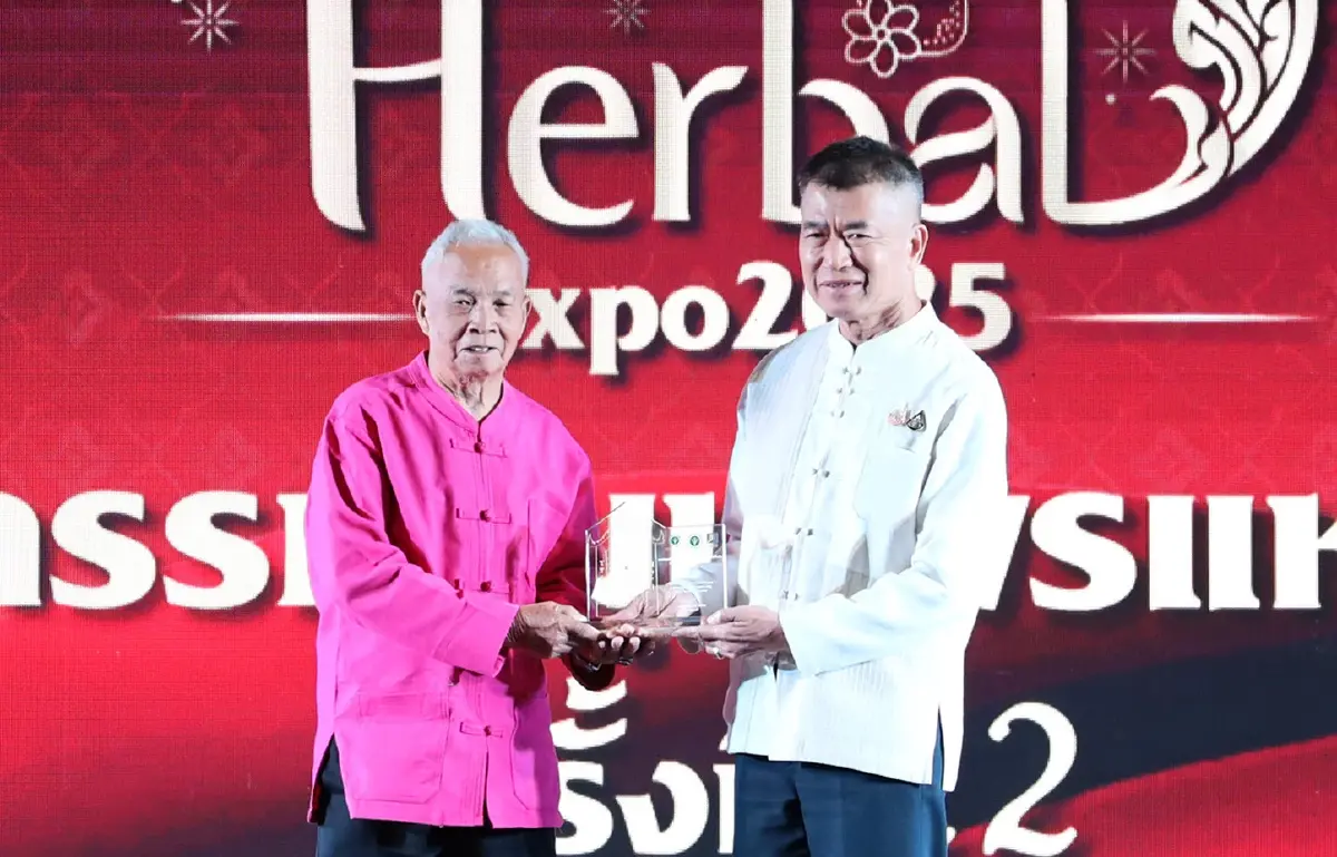 ‘พ่อแก้ว ใจยืน’ หมอไทยดีเด่นแห่งชาติ  ผู้ชำนาญรักษา ‘โรคโป่ง’