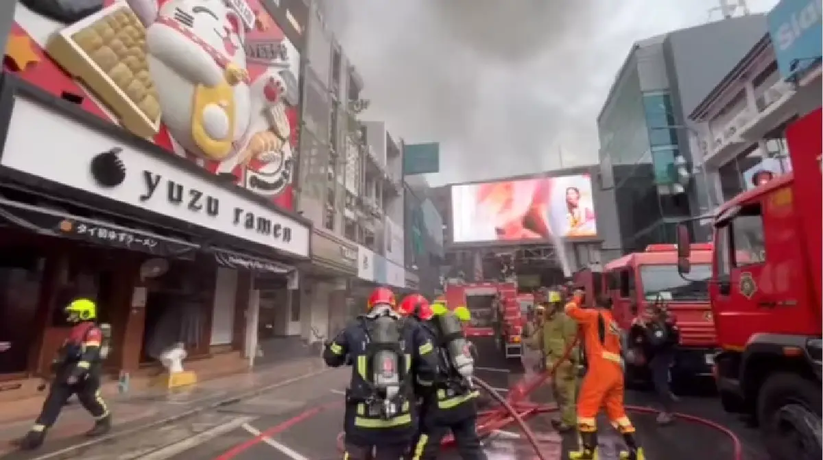 ด่วน ไฟไหม้ร้านสปา กลางกรุง สยามสแควร์ 3 ถนนพระราม 1 เร่งดับเพลิง