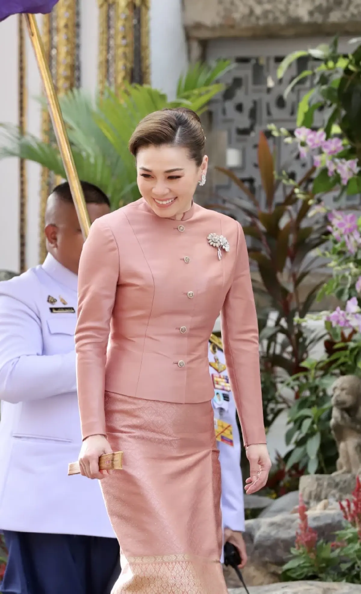 ในหลวง-พระราชินี เสด็จฯไปทรงประกอบพระราชพิธีอาสาฬหบูชา 2568