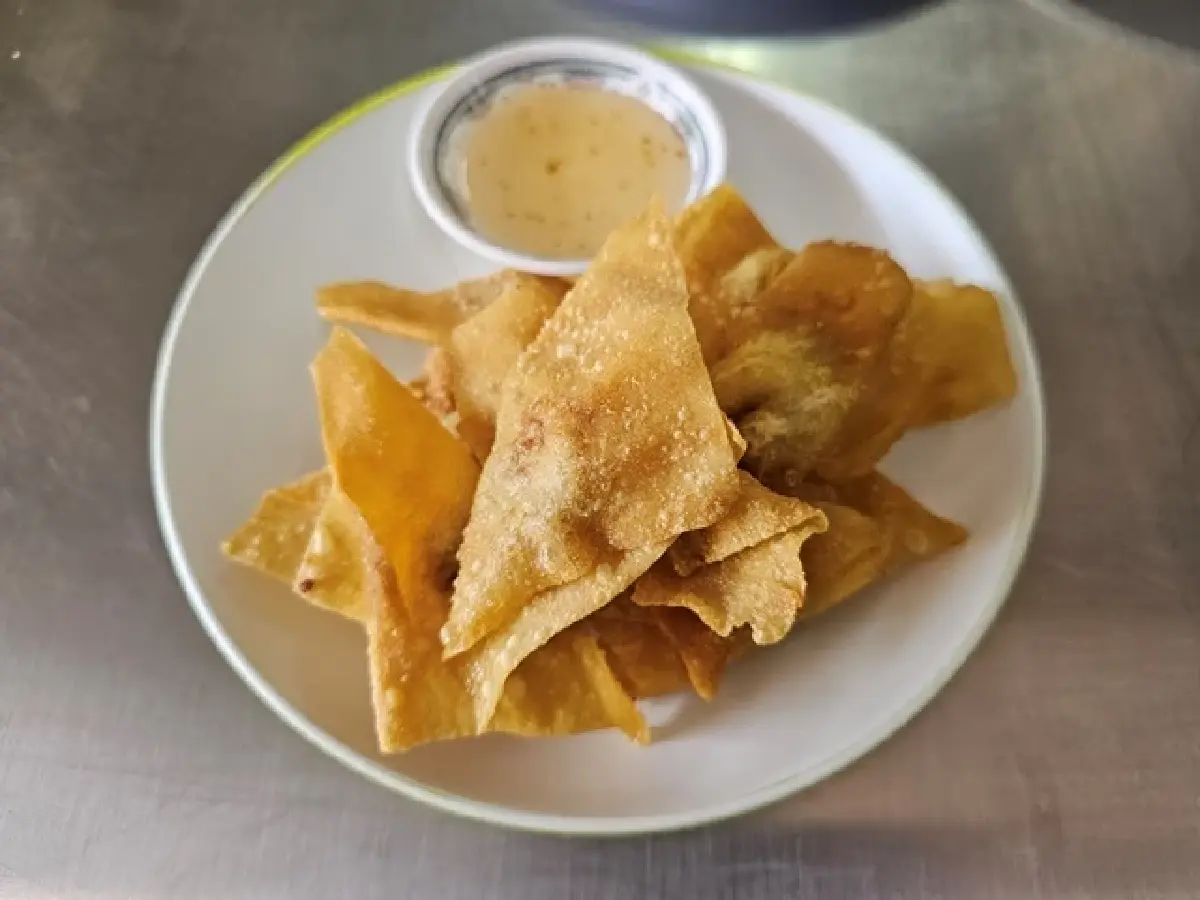 ก๋วยเตี๋ยวราดหน้า ‘ไอ้หนูยอดผัก สวนสยาม’ หอมกลิ่นกระทะ