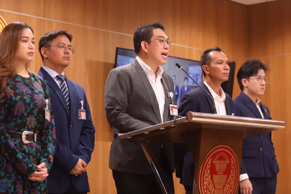 'วิโรจน์' ปลุกแคมเปญลากทหารขึ้นศาลพลเรือน หลังเกิดคดี 'น้องเมย'