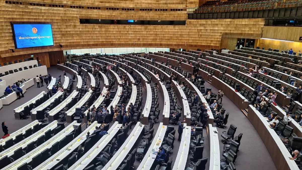 สุญญากาศนายกฯ 'รัฐบาลผันผวน' คลิปเสียงอังเคิล 'ชะตา' แพทองธาร