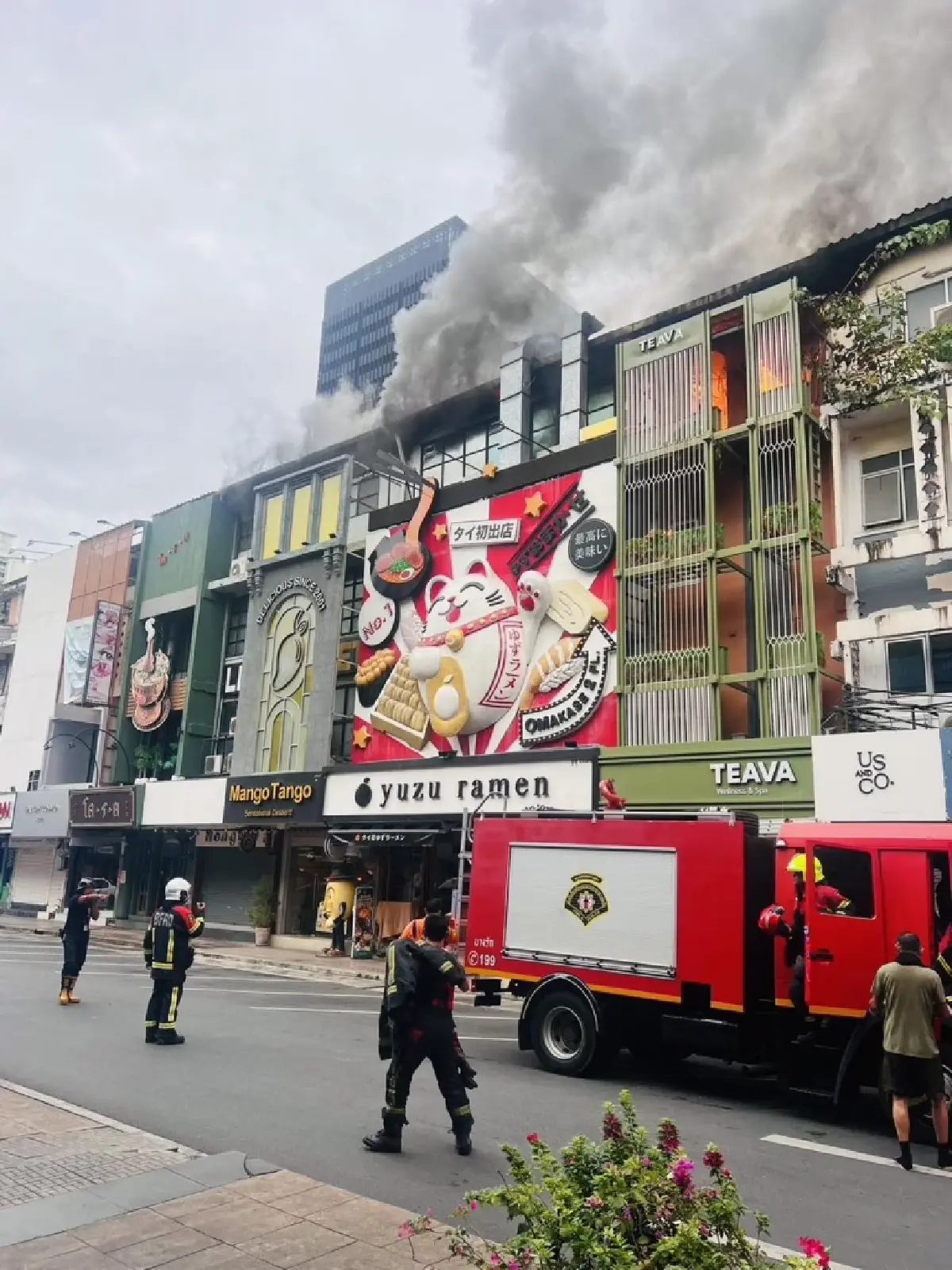 ด่วน ไฟไหม้ร้านสปา กลางกรุง สยามสแควร์ 3 ถนนพระราม 1 เร่งดับเพลิง