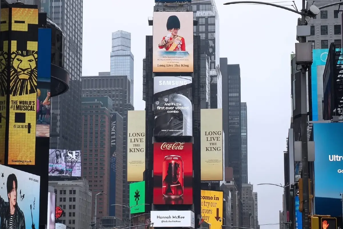 พระบารมีแผ่ไพศาล พระบรมฉายาลักษณ์ ในหลวง ร.10 ประดับบนไทม์สแควร์