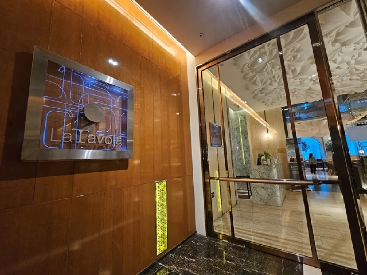 ‘4 เมนูพิเศษ’  ที่ ห้องอาหารลา ทาโวลา (La Tavola) โรงแรมเรเนซองส์ฯ