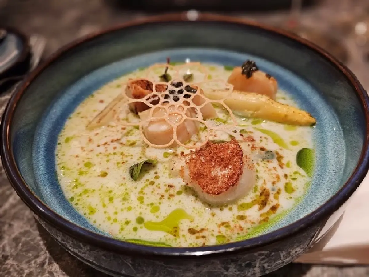 ‘4 เมนูพิเศษ’  ที่ ห้องอาหารลา ทาโวลา (La Tavola) โรงแรมเรเนซองส์ฯ