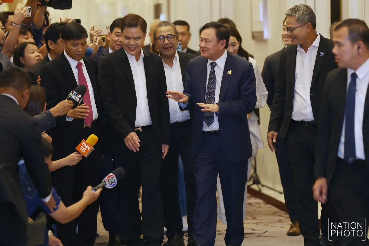 \'ทักษิณ\' คัมแบ็กเวที ผ่าทางตันประเทศไทย แย้มคิวสื่อ เดี๋ยวมันจืด!