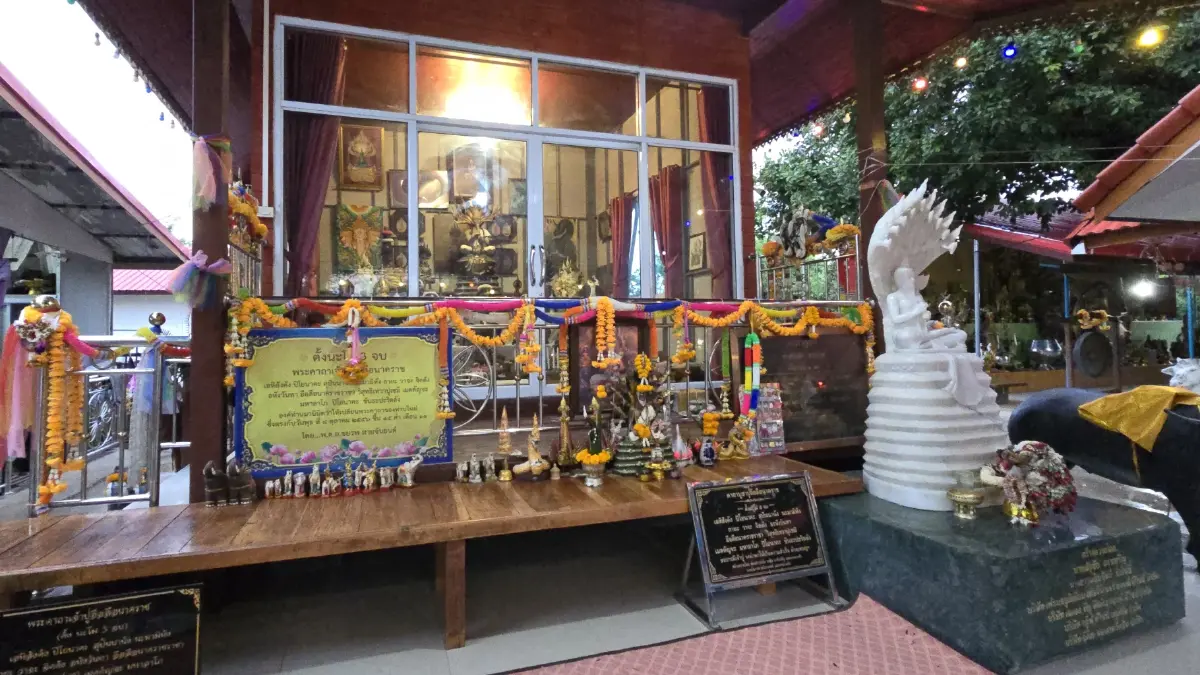 เปิดป่องเอี้ยมเยี่ยมแดนอีสาน ‘ถ้ำนาคา ป่าคำชะโนด’ และ หินสามวาฬ