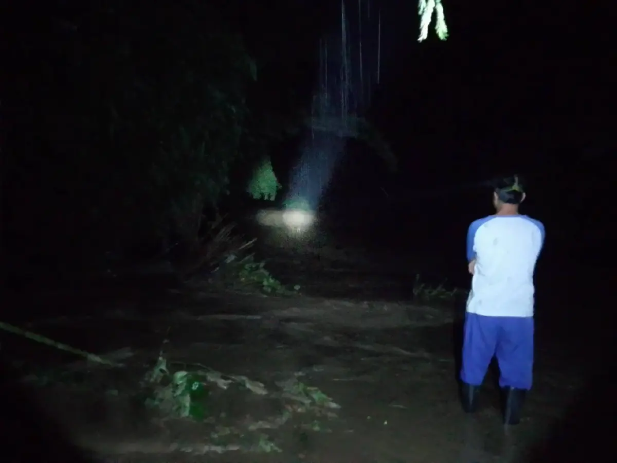 น้ำป่าไหลหลากท่วมแพร่กลางดึก ชาวบ้านร้องกวางเดือดร้อน ดินสไลด์