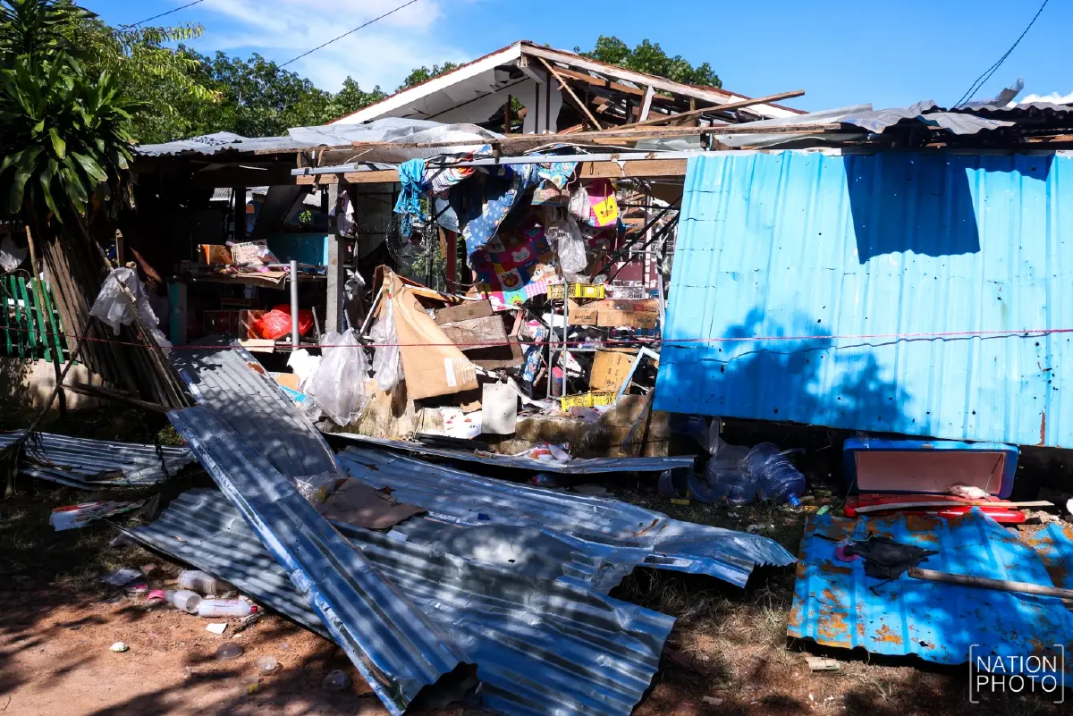 เปิดภาพความเสียหาย บ้านเรือนพังยับ หลังกัมพูชายิงจรวด BM-21 โจมตี