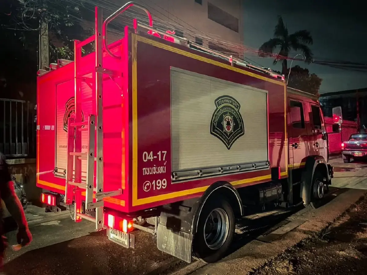 ไฟไหม้บ้านไม้กลางดึก ซอยนนทรี 14 เขตยานนาวา เพลิงไหม้วอดทั้งหลัง