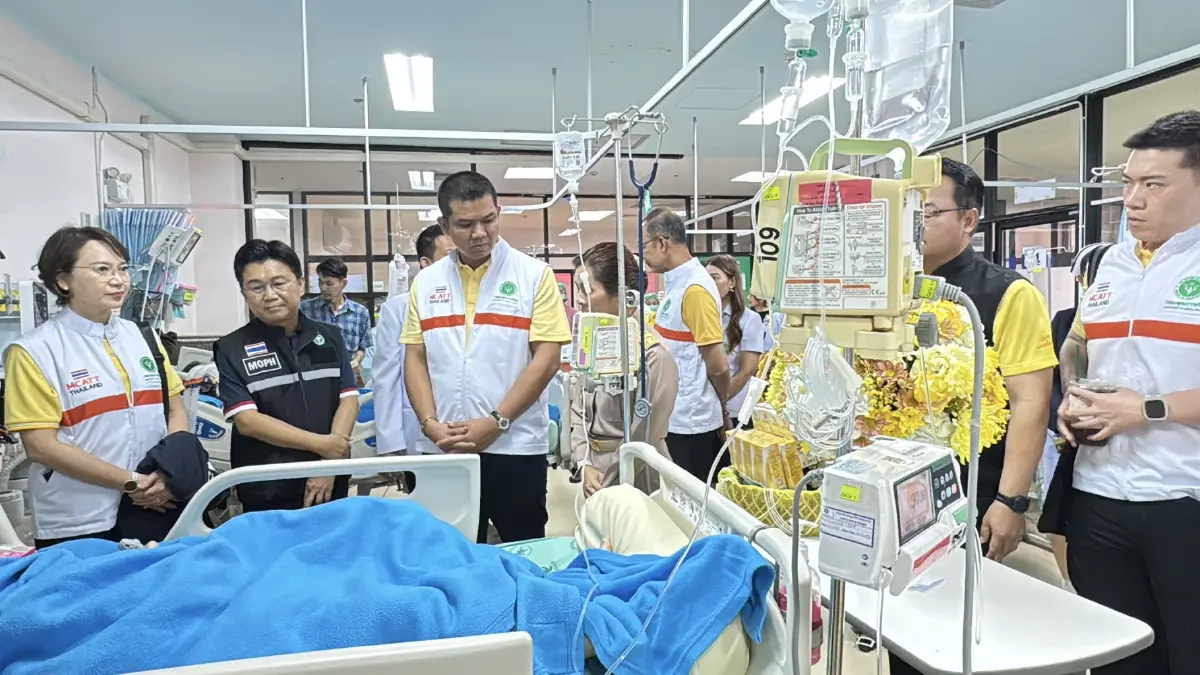 รมช.สธ.ลงพื้นที่จ.ศรีสะเกษให้กำลังบุคลากรทางการแพทย์-ประชาชน