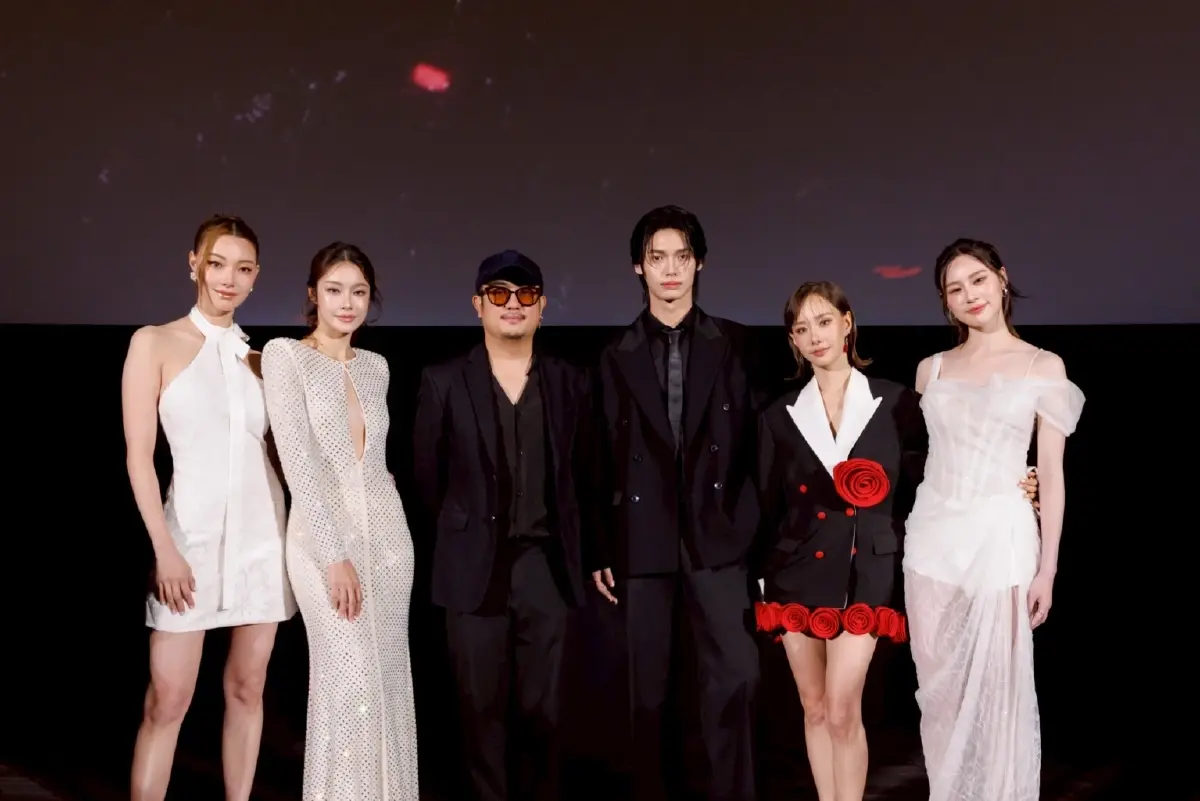 'วิน-เต้ย' นำทีมดูตอนแรกซีรีส์ 'บุหงาหมื่นภมร Enigma Black Stage First Screening'