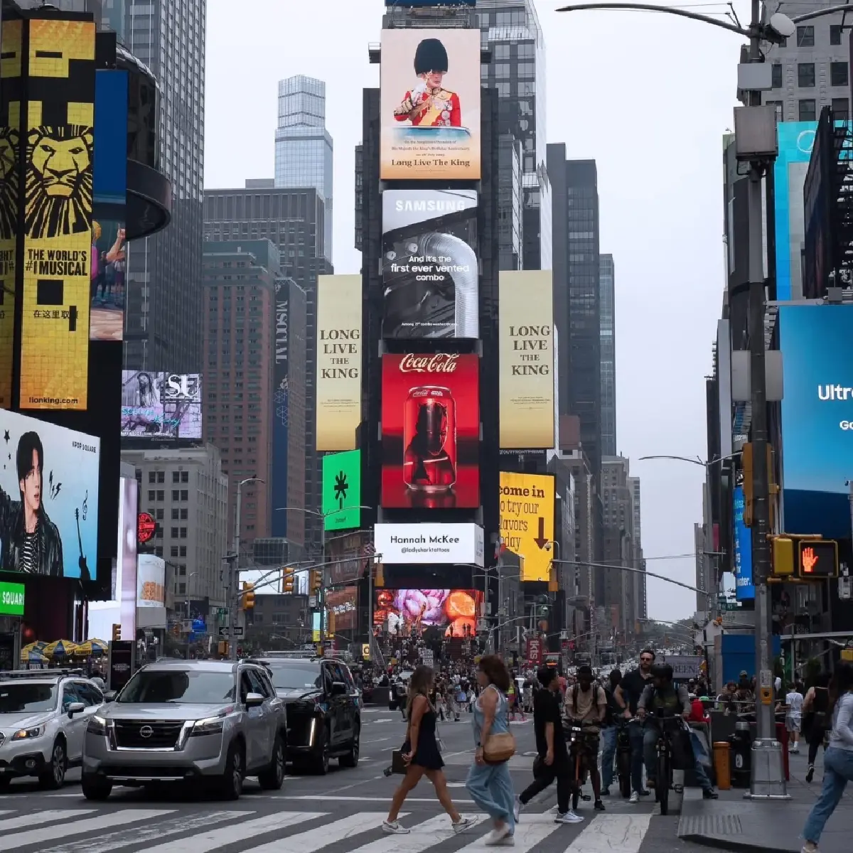 พระบารมีแผ่ไพศาล พระบรมฉายาลักษณ์ ในหลวง ร.10 ประดับบนไทม์สแควร์