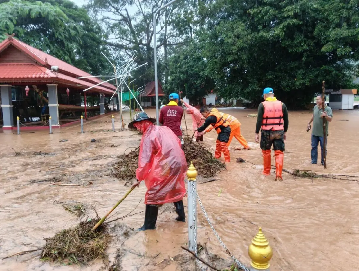 น่านฝนตกหนัก น้ำป่าหลากท่วม ทบ. ส่งกำลังพลช่วยผู้ประสบอุทกภัย