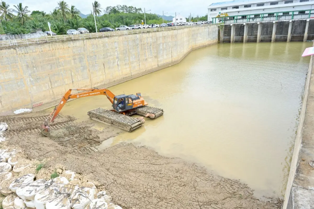 รมว.อรรถกร ลงพื้นที่เร่งแก้ภัยน้ำท่วม น้ำแล้ง อ.พุนพิน จ.สุราษฎร์ธานี
