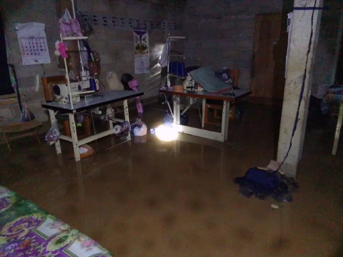 น้ำป่าไหลหลากท่วมแพร่กลางดึก ชาวบ้านร้องกวางเดือดร้อน ดินสไลด์