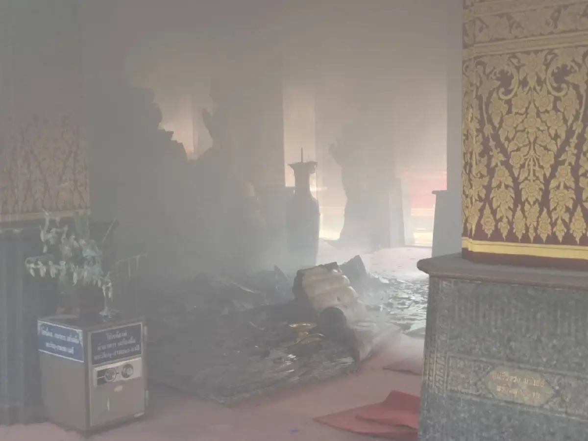 ระทึก ไฟไหม้โบสถ์วัดใหญ่ วัดไร่ดอน เขากิ่ว เพชรบุรี เร่งดับเพลิง