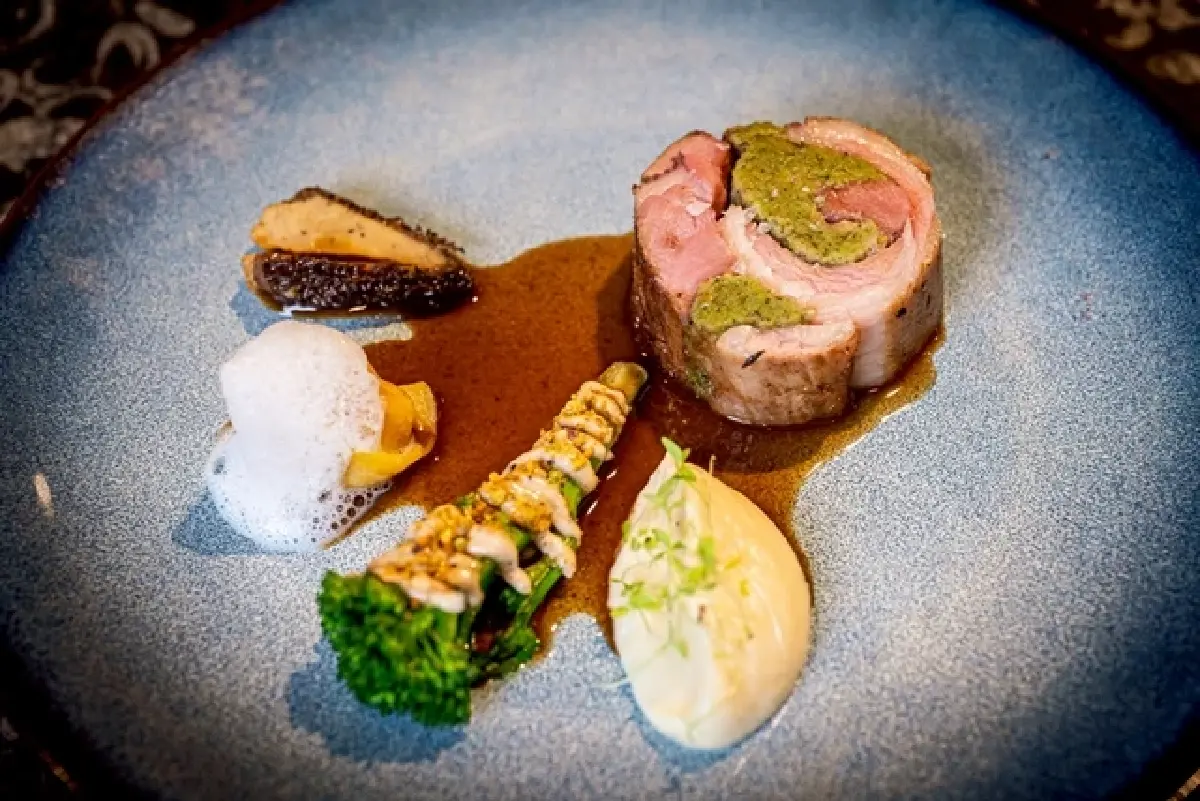 ‘4 เมนูพิเศษ’  ที่ ห้องอาหารลา ทาโวลา (La Tavola) โรงแรมเรเนซองส์ฯ