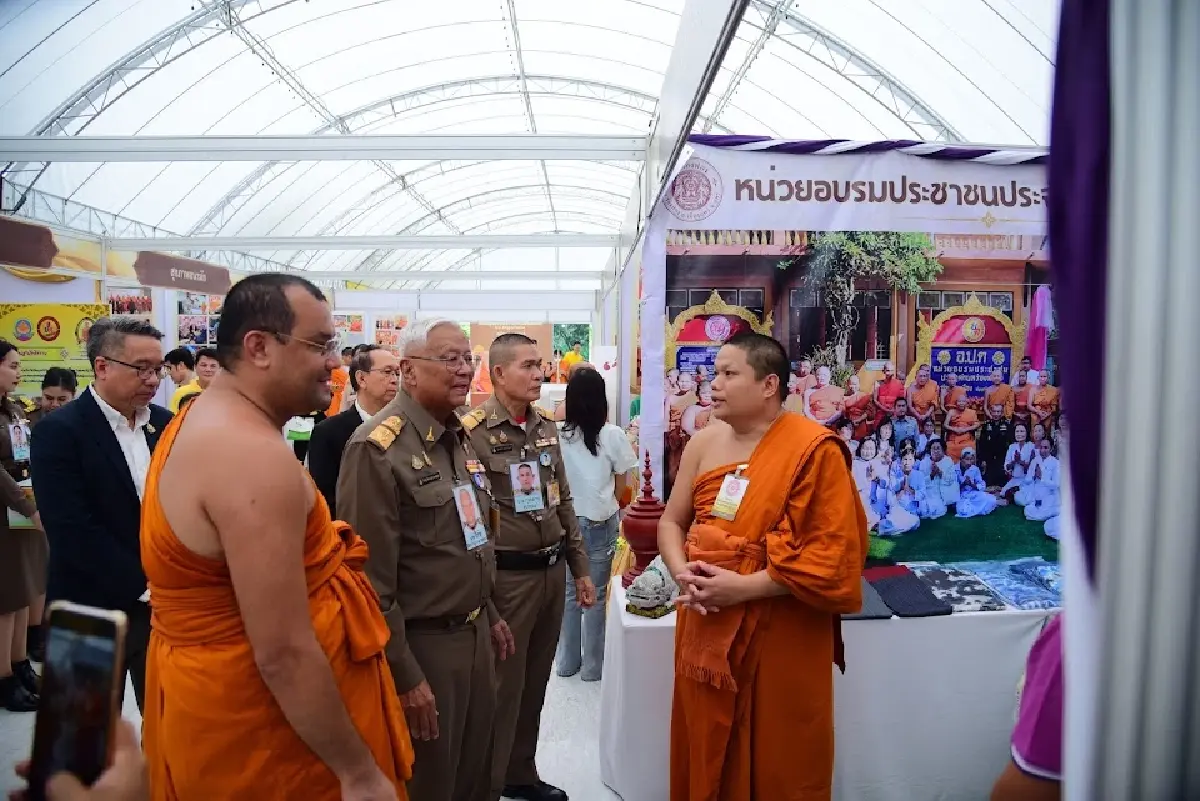 พระราชศรัทธา สืบสานโครงการทุนเล่าเรียนหลวงสำหรับพระสงฆ์ไทย